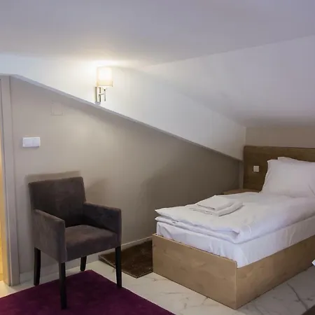 & Distillery Monogram 4*