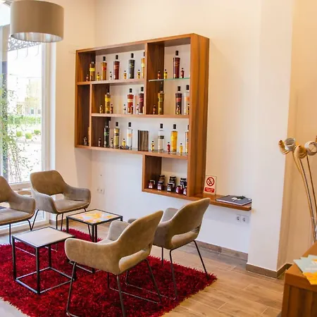 & Distillery Monogram 4*