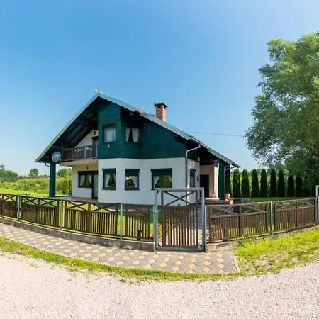 & Distillery Monogram Hotel Gradac (Tutin)