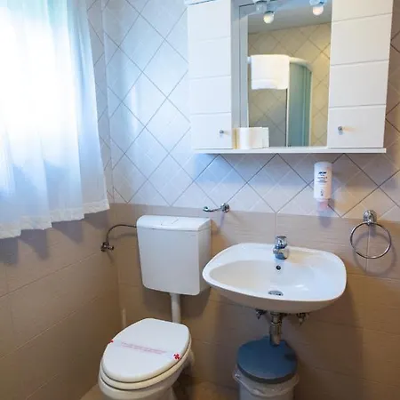 & Distillery Monogram 4* Gradac (Tutin)