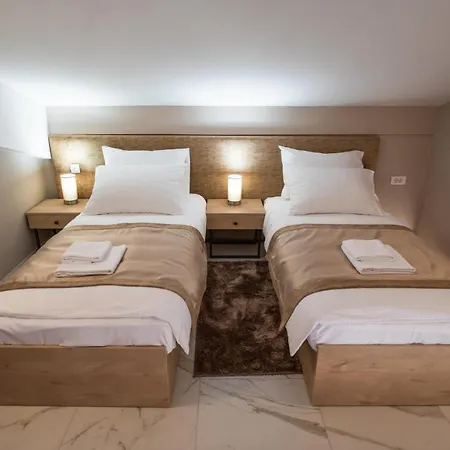 & Distillery Monogram 4*